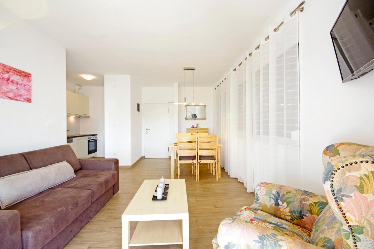 Apartment Laura Privlaka  Bagian luar foto